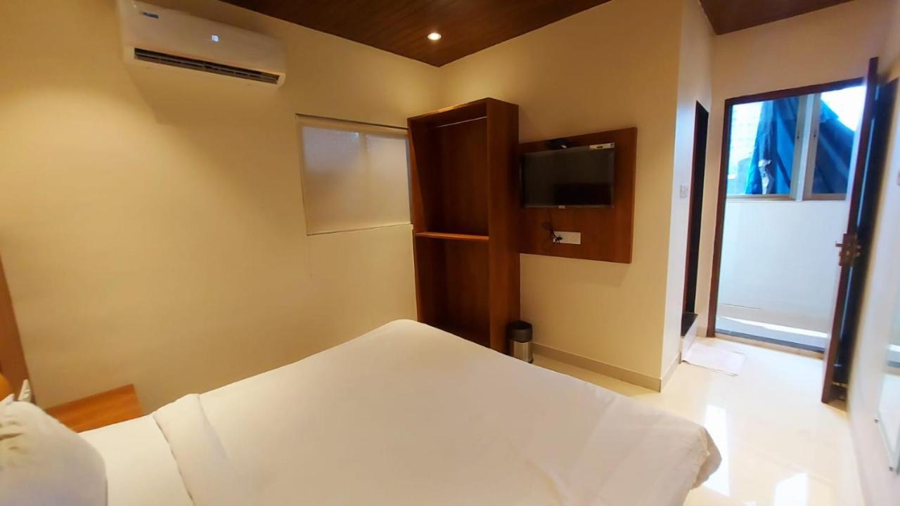 Hotel Rigga Inn Kokilaben Dhirubhai Ambani Hospital Mumbai Exterior photo