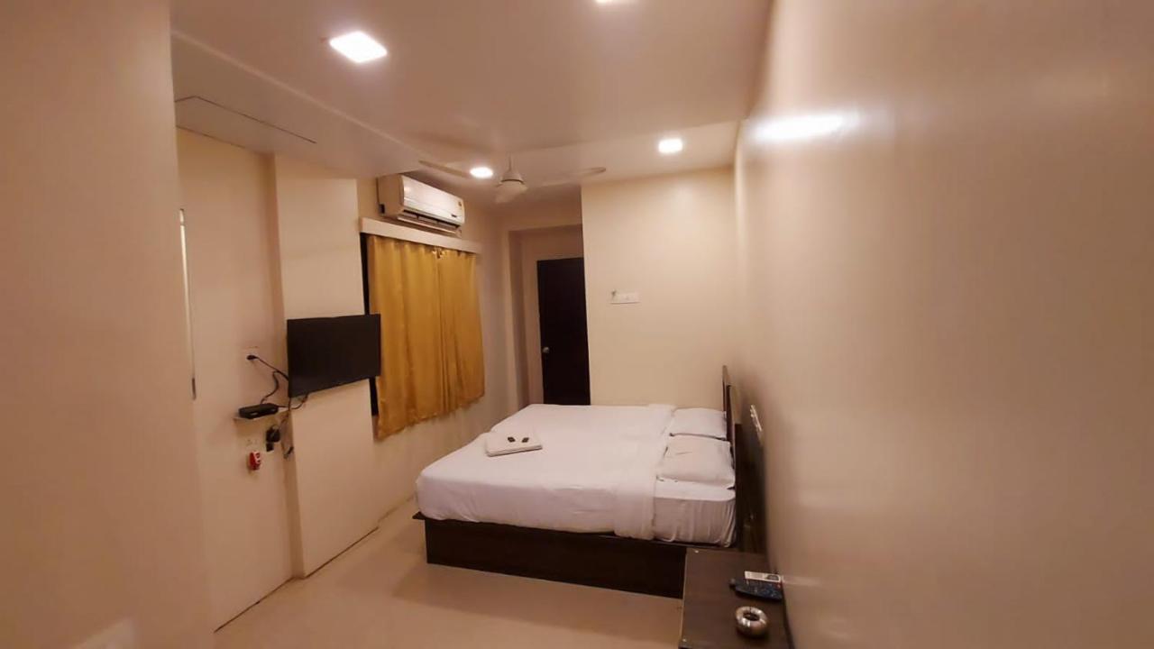 Hotel Rigga Inn Kokilaben Dhirubhai Ambani Hospital Mumbai Exterior photo