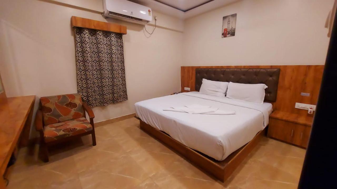 Hotel Rigga Inn Kokilaben Dhirubhai Ambani Hospital Mumbai Exterior photo