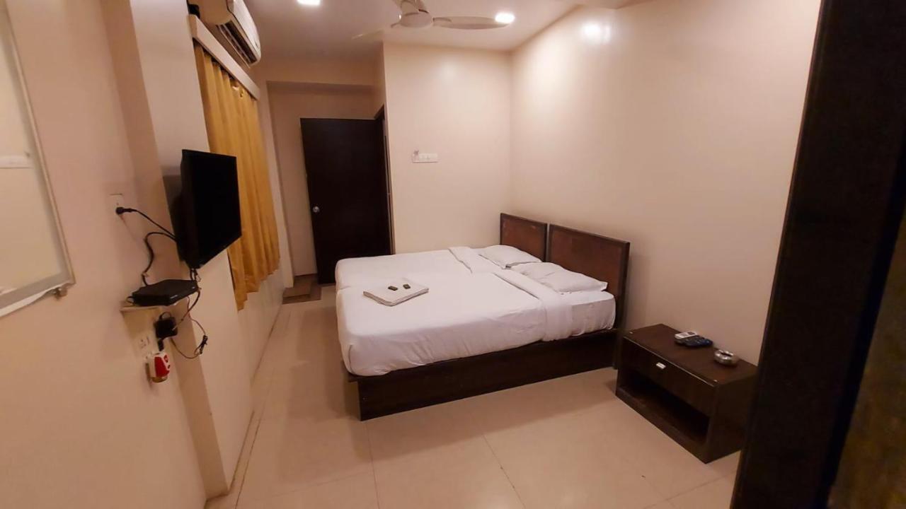 Hotel Rigga Inn Kokilaben Dhirubhai Ambani Hospital Mumbai Exterior photo