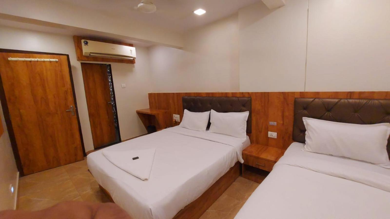 Hotel Rigga Inn Kokilaben Dhirubhai Ambani Hospital Mumbai Exterior photo