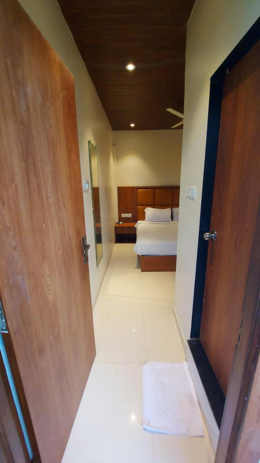 Hotel Rigga Inn Kokilaben Dhirubhai Ambani Hospital Mumbai Exterior photo