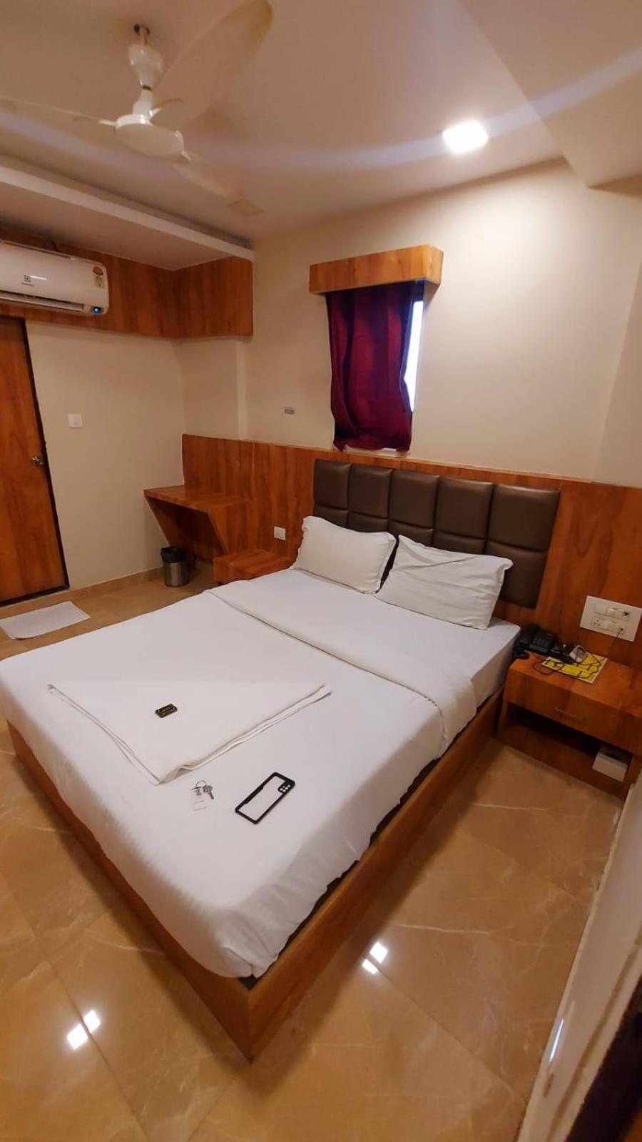 Hotel Rigga Inn Kokilaben Dhirubhai Ambani Hospital Mumbai Exterior photo