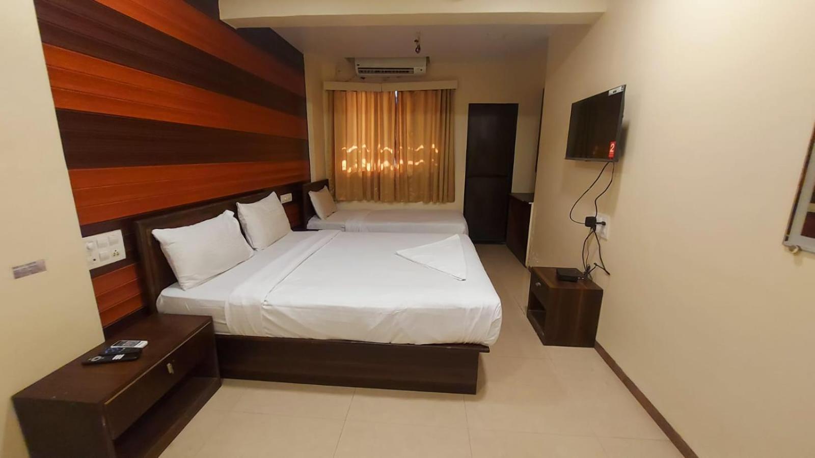 Hotel Rigga Inn Kokilaben Dhirubhai Ambani Hospital Mumbai Exterior photo