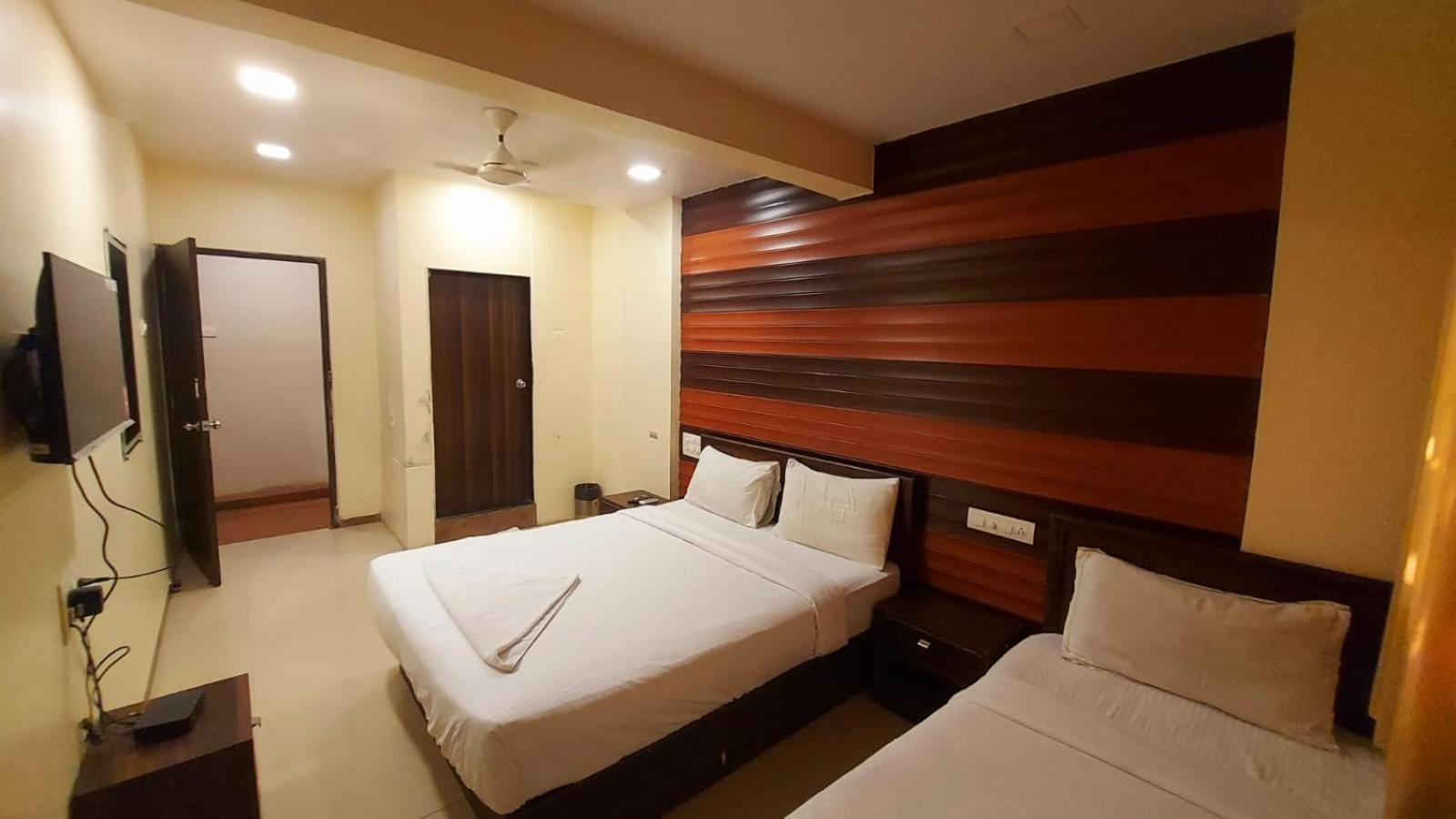 Hotel Rigga Inn Kokilaben Dhirubhai Ambani Hospital Mumbai Exterior photo