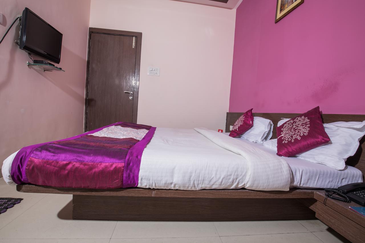 Hotel Rigga Inn Kokilaben Dhirubhai Ambani Hospital Mumbai Exterior photo