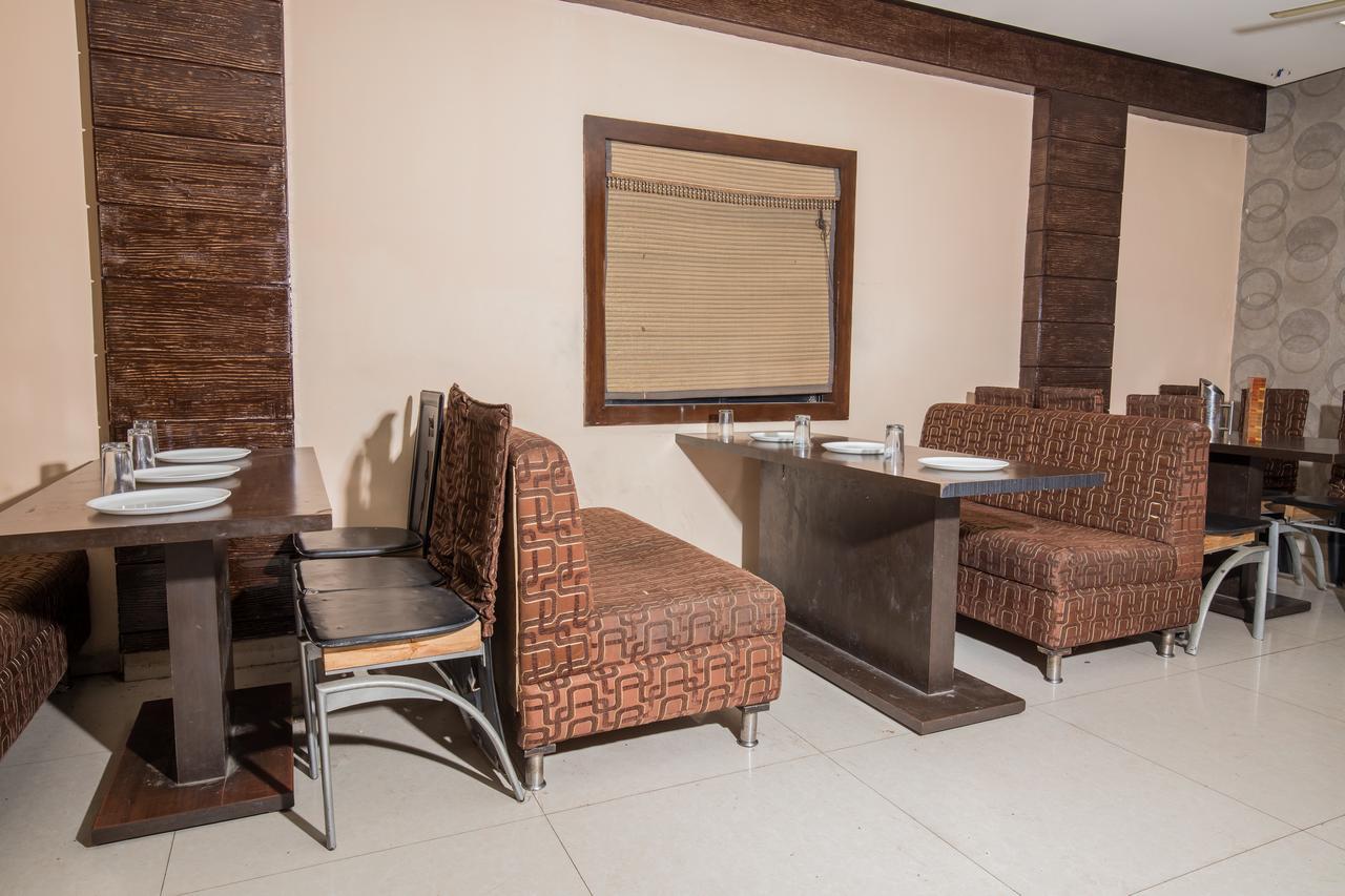 Hotel Rigga Inn Kokilaben Dhirubhai Ambani Hospital Mumbai Exterior photo